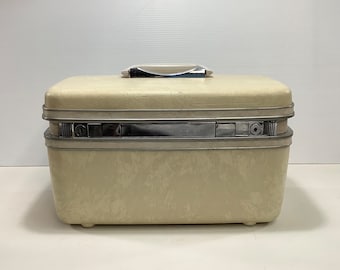Dreamy Cream Samsonite Vanity Case
