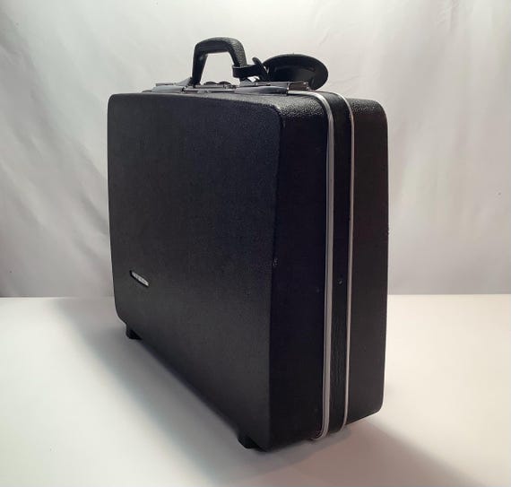 Basic Black Travelmaster Suitcase - image 5