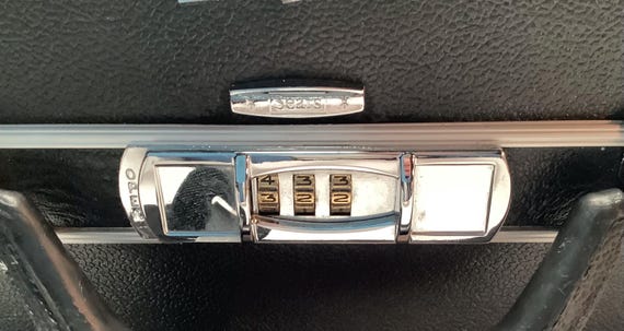 Basic Black Travelmaster Suitcase - image 7