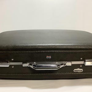 Immaculate Forest Green American Tourister Tiara Suitcase