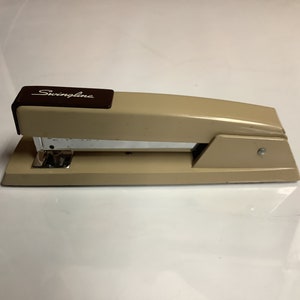 Item On Hold***Vintage swingline-nietmachine