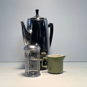 Presto Paquete de cafetera de acero inoxidable 02811 de 12 tazas con 4  tazas de café de cerámica y 4 cucharas