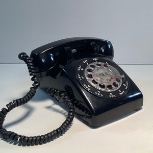 Basic Black Vintage Rotary Phone