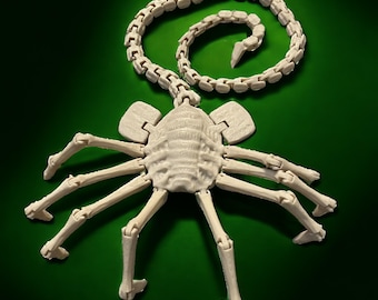 3D Printed Articulated/Flexible ALIEN facehugger, Lifelike spooky/creepy Halloween Fidget toy
