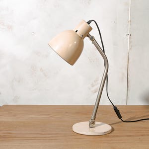 Hala Zeist Desk Lamp Model 98 by H. Busquet, 1950s, Beige Metal Office lighting, 1950s Table light