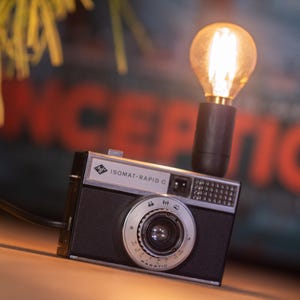 Upcycled Agfa Isomat Kamera Schreibtischlampe, Vintage Foto Tischleuchte