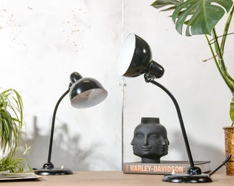 Lámpara de escritorio Kaiser Idell Bauhaus / Modelo 6556 de Christian Dell / Iluminación industrial vintage alemana de la década de 1940, lámpara negra restaurada