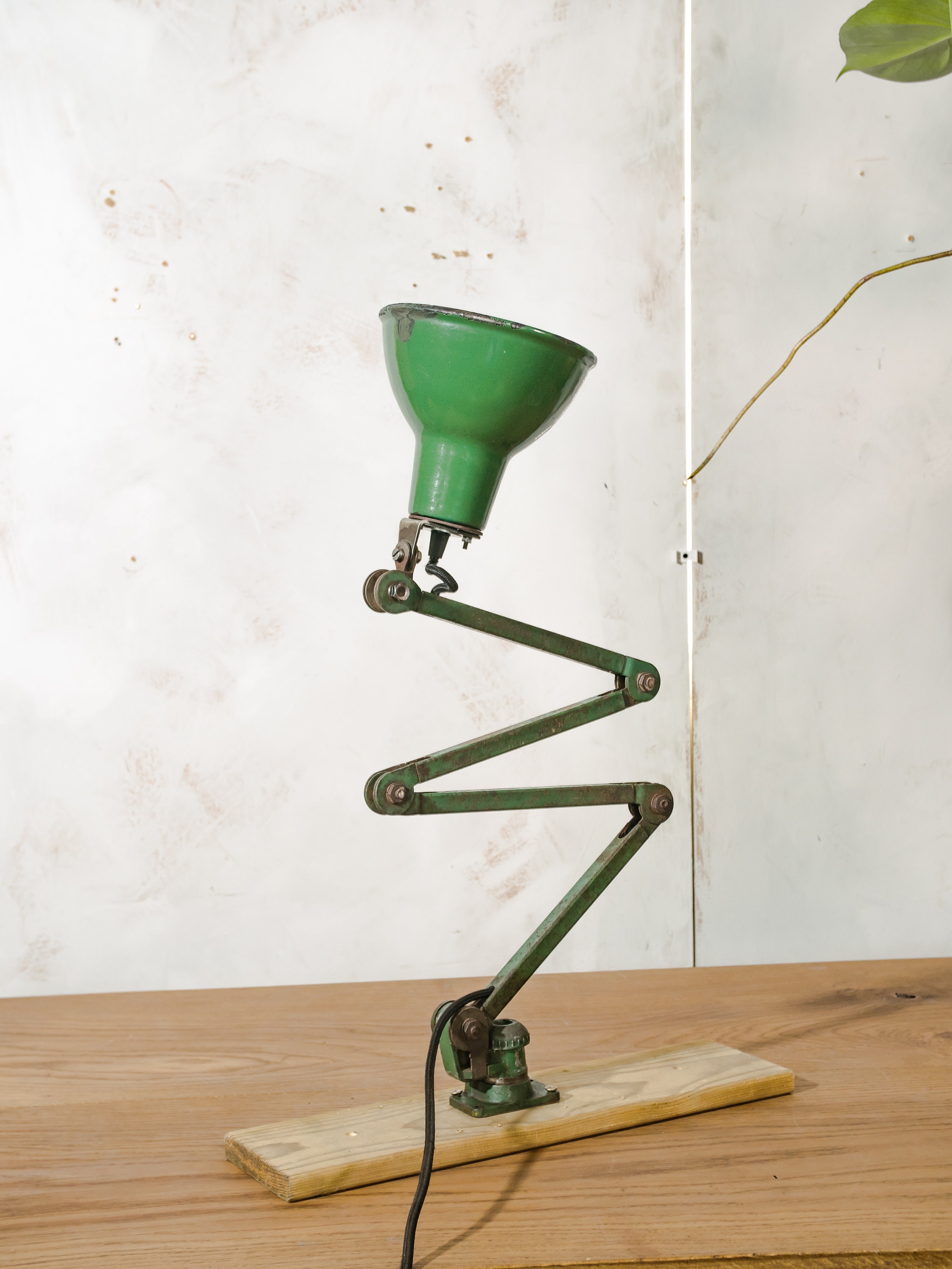 Vintage Industrial EDL Work Lamp, 1950s Green Machinist Desk display picture 1