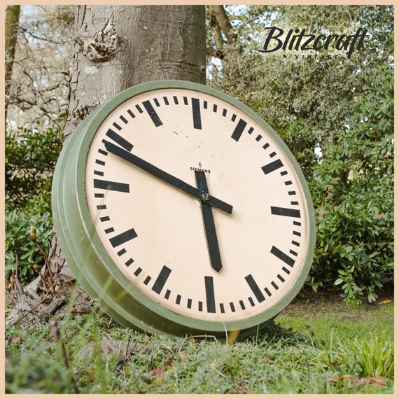 Grande orologio da stazione Siemens anni 20 orologio da parete ferroviario industriale da 75 cm di diametro cronometrista di fabbrica rotondo verde vintage arredamento per ristoranti Etsy Italia