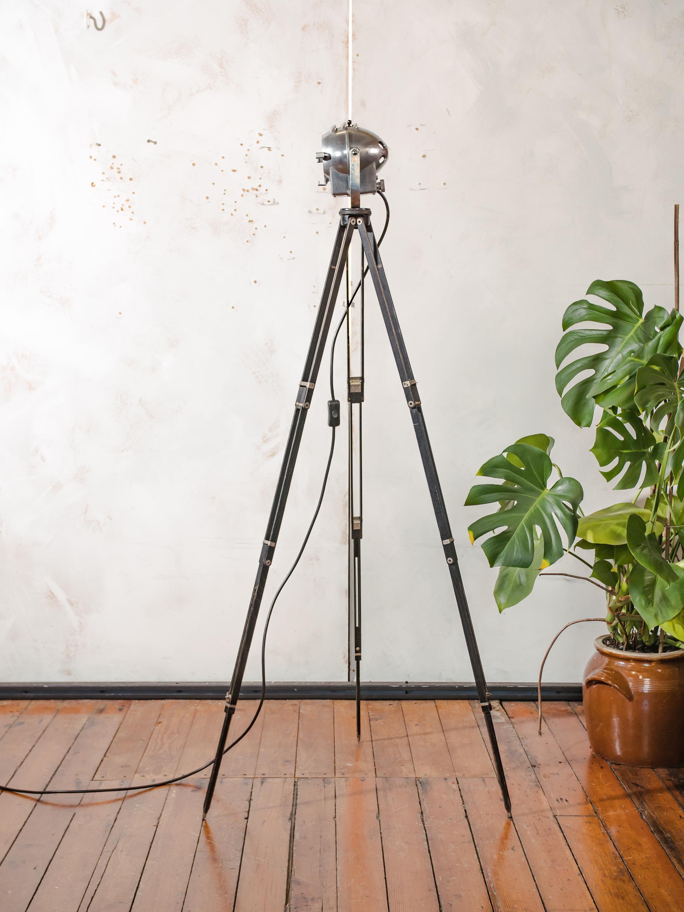Ianiro Mizar 204 Vintage Studio Spotlight on Zeiss Ikon Tripod