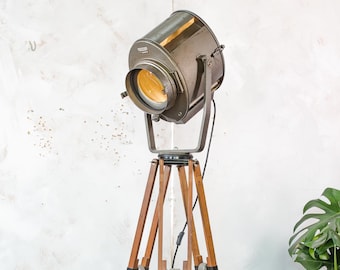 Vintage XL jaren 60 ADB Belgium theaterspot vloerlamp | Houten statief podiumverlichting | Opnieuw bedraad E27 | Overstroming en vlekken | Decoratie loftverlichting