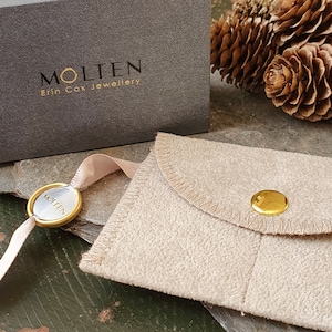 Molten Wedding ring pocket pouch which is perfect for keeping your rings safe on the wedding day. Also shown Molten Wedding ring double ring box.