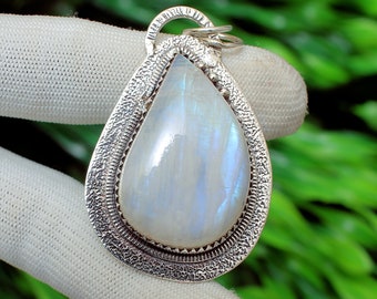 Moonstone Pendant, Dainty Pendant, Women Pendant, 925 Silver Pendant, Handmade Pendant, Charm Pendant, Natural Moonstone, Gemstone Pendant