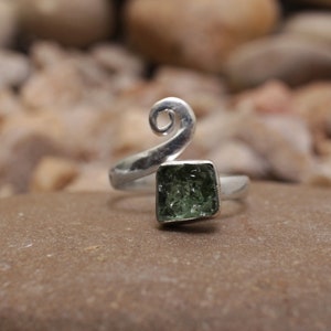Moldavite Ring, Handmade Ring, Women Ring, Natural Moldavite, Midi Ring, Dainty Ring, 925 Silver Ring, Gemstone Ring, Moldavite Jewelry