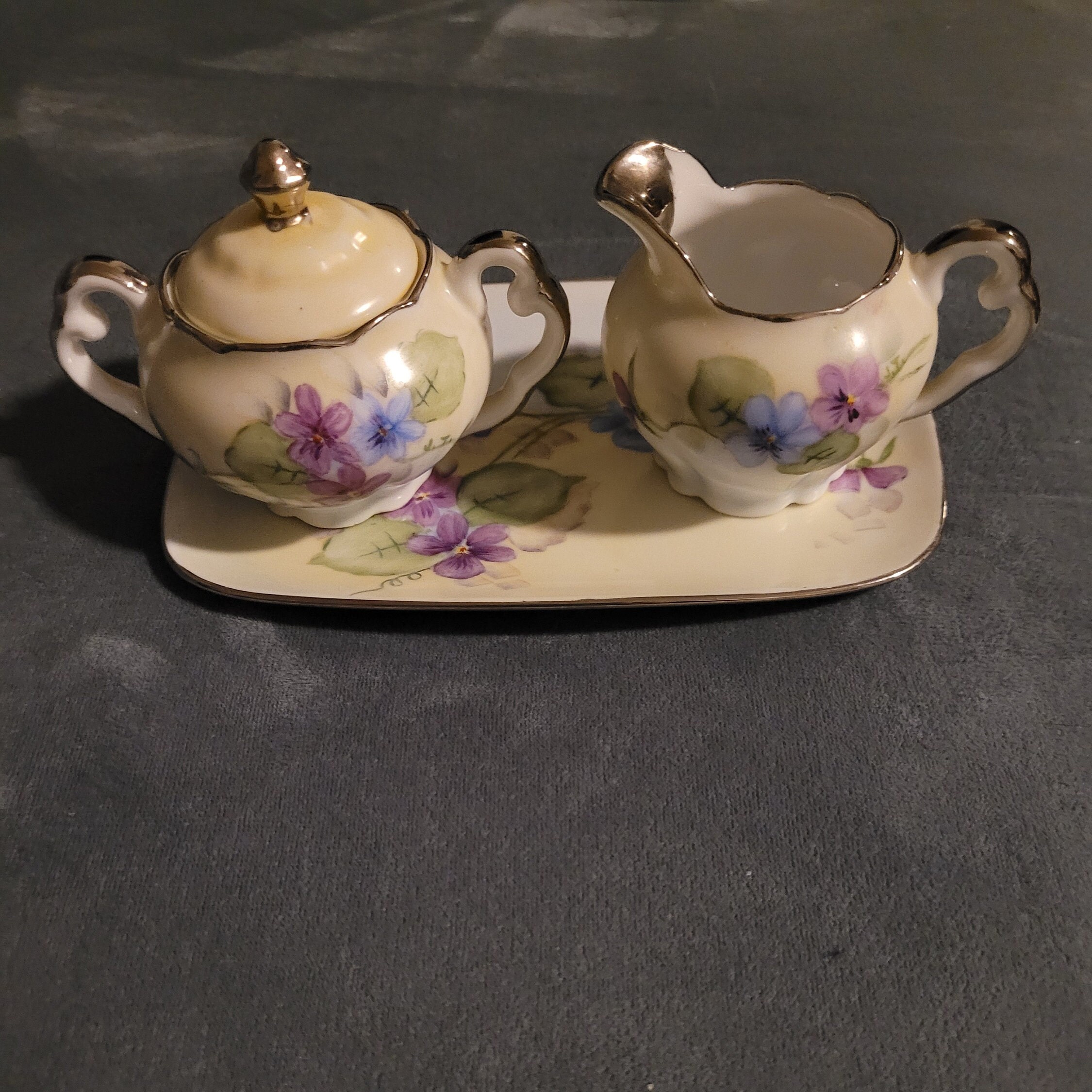 クリーマーとシュガーボウルの3点セット（トレイ付き） - Etsy 日本