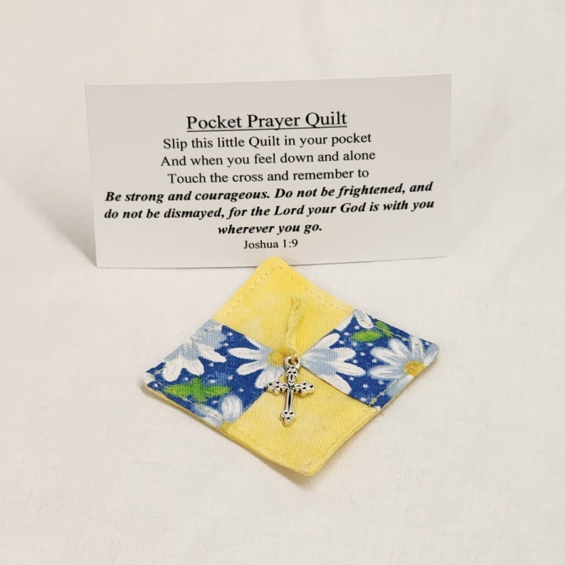 Daisy Pocket Prayer Quilt image 1