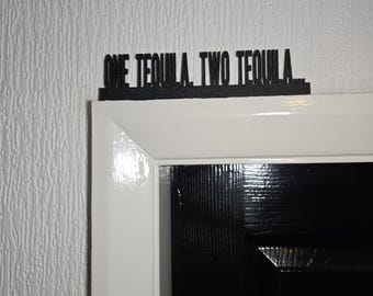 Adorno para puerta con un tequila y dos tequilas, divertido letrero para beber, decoración de bar original, detalle para pared de fiesta, regalo único para amantes del tequila