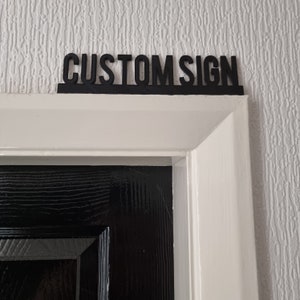 Gepersonaliseerde aangepaste deurtopper, plankdecor, wanddecoratie, eigenzinnig interieur, eigenzinnig cadeau, deurdecoratie