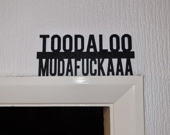 Topper de porte TOODALOO MUDAFUCKAAA, décoration d'étagère, décoration murale, décoration d'intérieur de maison originale, cadeau original, décoration de porte, The Hangover