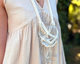 Macrame wine glass holder for wearing around the neck | Personalized with name | Gift for wine lovers | Boho accessory for wine hikes | Hen party outfit idea