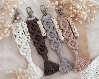 Macrame Keyring - Daisy - || Personalizable with Name | Handmade Name Tag | Keyring | Unique Gift Idea
