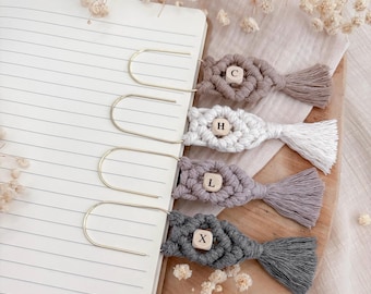 Macrame Bookmark - Momo - || Mini Paperclip | Personalized Bookmark with Letter | Gift Idea for Bookworms | Boho Bookmark