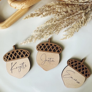 Thanksgiving place cards, wooden place cards, personalized place cards,  acorn place cards, Fall name tags, Fall table decor, table scapes