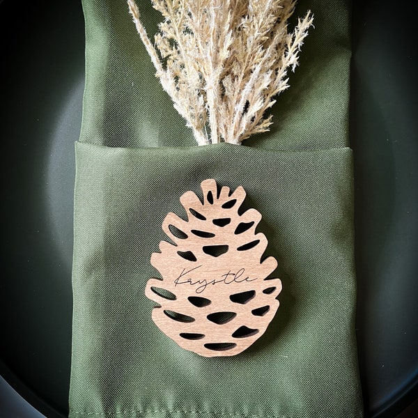 Christmas place cards, pine cone place cards, wood place cards, pine cone ornament, personalized place cards, table scapes