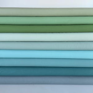 Colores sólidos de Tilda: Petróleo 120037, Agua 120042, Verde azulado polvoriento 120043, Verde azulado cielo 120023, Azul salvia, Verde azulado suave, Pino, Verde helecho, Verde salvia