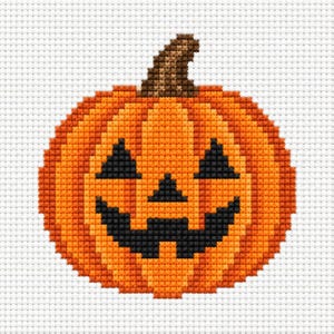 Peut inclure: Un motif de point de croix représentant une citrouille d'Halloween avec un corps orange vif à segments verticaux, une tige brune et un visage noir brodé composé de deux yeux triangulaires, d'un petit nez triangulaire et d'une large bouche dentelée.