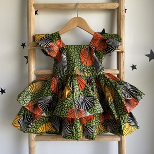 Afrikanisches Kinderkleid grünes Tutu, handgefertigt in Nigeria