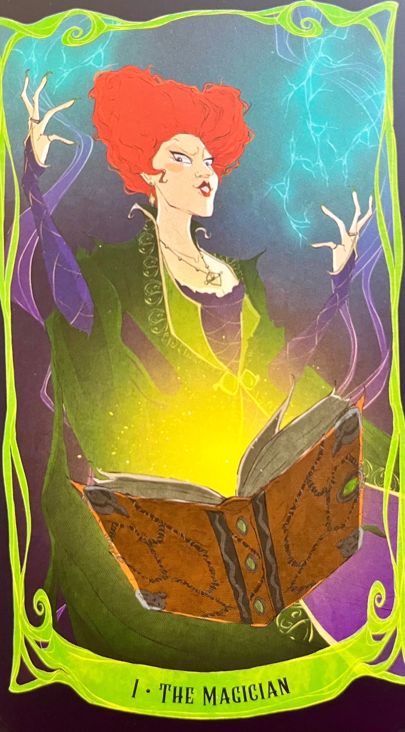 Jeu de cartes Hocus Pocus DISNEY Tarot et Guide Halloween sorcières Jeu de cartes Hocus Pocus DISNEY Tarot et Guide Halloween sorcières
