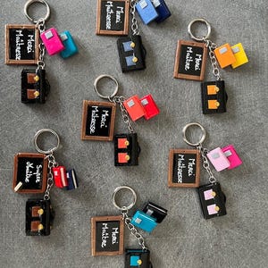 Porte-clés Merci Maîtresse ou Merci Maître – Cadeau fin d’année scolaire original, miniature tableau et cartable – Cadeau enseignant(e)