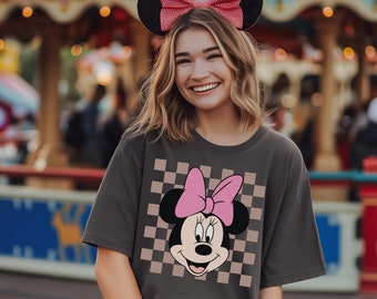 Women's Neutral Minnie Mouse Vintage Checker Trendy Design Unisex Fit Garment-Dyed T-shirt In The Color Pepper