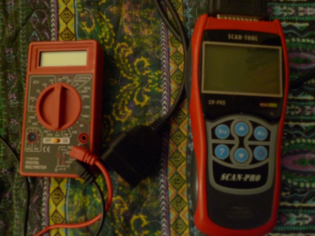 MULTIMETER AUTO SCAN Tool Sales Code Reader & Clears Codes Electronic