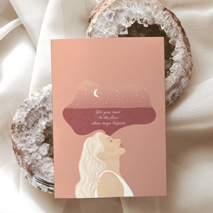 Cartolina di affermazione positiva / Decorazione della stanza celeste / Arte della dea donna / Opera d'arte femminile divina / Citazione di Magic Happens / Carta motivazionale
