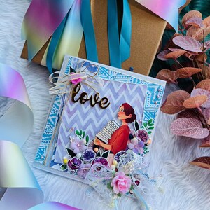 Personalisierte Geburtstagskarte mit Fotos, Geschenke für sie, handgefertigt in Großbritannien, Geschenke für Buchliebhaber