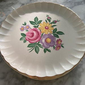 Set of 5 W.S. George &quot;Bolero&quot; Vintage Dinner Plates - Flowery with Scalloped Edge and Gold Rim