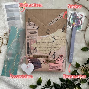 Blind Date mit einem Buch inklusive passender Goodies wie Lesezeichen, Haftnotizen, Sticker und Textmarker - WESTPORT MUSIC