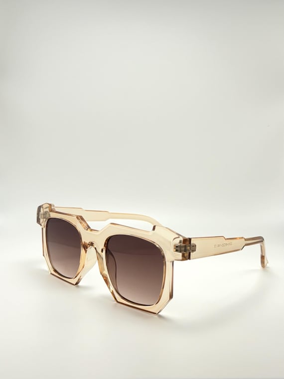 Chic Urban Oversized Shades: Women display picture 2