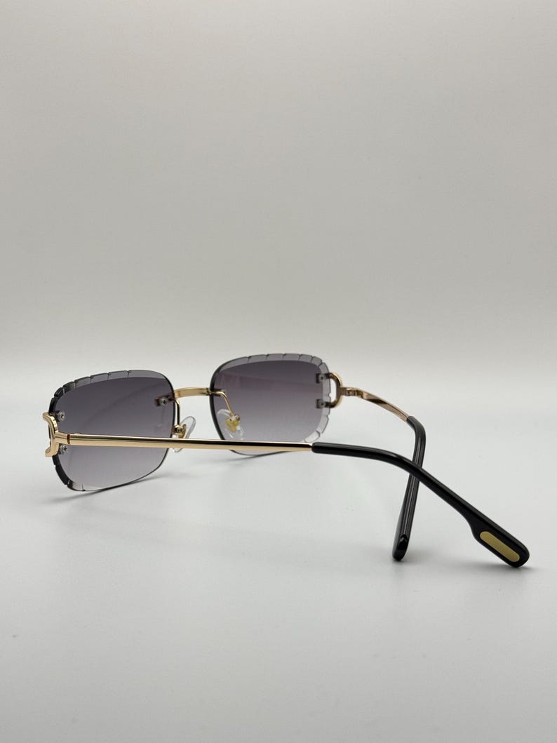 Gafas de sol de lujo sin montura, cuadradas y con efecto degradado: Montura dorada, protección UV. imagen 2