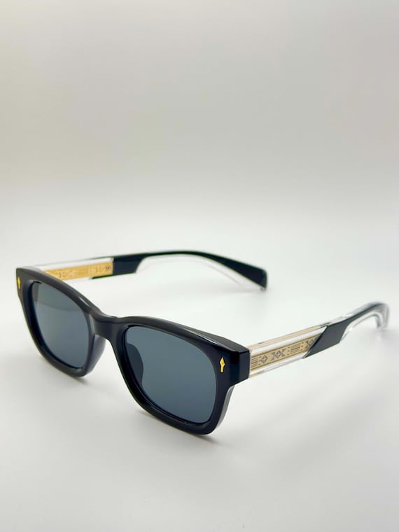 Vintage Square Sunglasses: UV400 Protection, Gold Accent  display picture 1