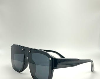 Chic Designer Square Rivet Frame Sunglasses with Personalized Sunglasses Case