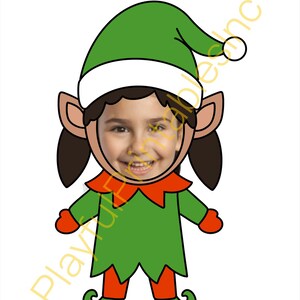 Può includere: Un ritaglio di elfo festivo con il volto di un bambino al centro. Il costume da elfo presenta un cappello verde con bordo bianco e pompon rosso, una tunica verde e guanti e scarpe rosse. L'immagine è su sfondo bianco.