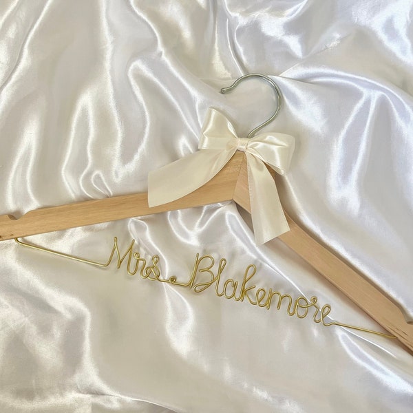 Wedding hanger, bridal dress hanger, bride hanger, bridesmaid hanger, personalized wedding hanger, wire wedding hanger, wedding shower gift