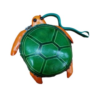 Precioso monedero de tortuga verde de piel auténtica, monedero rojo, diseño original. Cierre de cremallera, correa de muñeca extraíble. Regalo especial.
