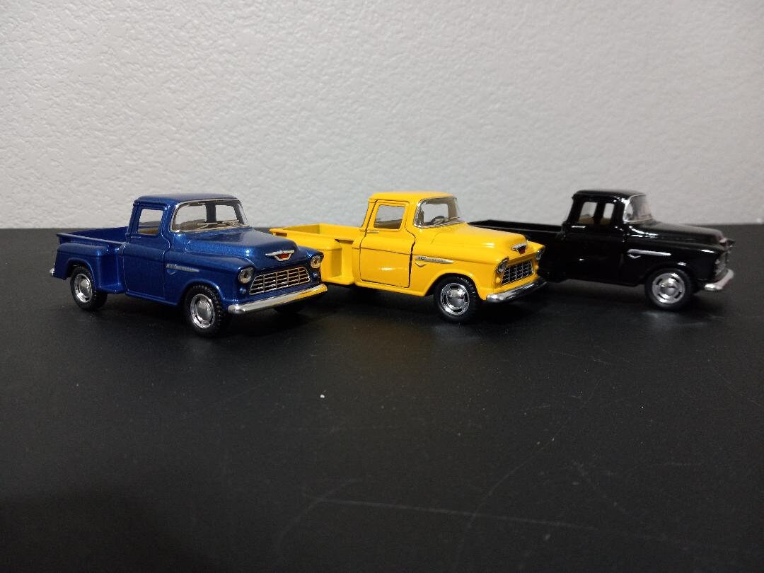 1/50 1955 Chevrolet Stepside Pick Up 2 Custom Figs - In Genuine ALLI