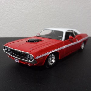 1970 Dodge Challenger R/T, 1/24 Scale Diecast Model Car**