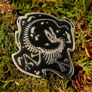 Raptor Skeleton - Black and white variant - Hard enamel pin - Dinosaur