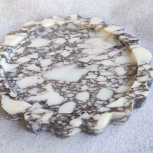 VIOLA MARBLE Scalloped Circular Tray (20cm.) ZD1 Version